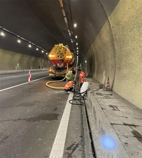 岱山隧道排水渠清淤